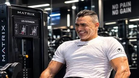 "السد العالي" الحضري يرد على حسام حسن بأسلوبه المميز: "يا شنو ما يهزك ريح"