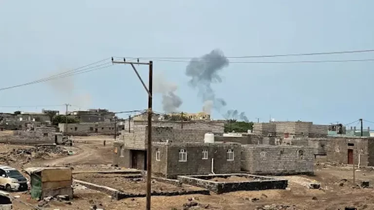 القوات الحكومية اليمنية تستهدف مواقع الحوثيين في المخا والجبهات الشمالية