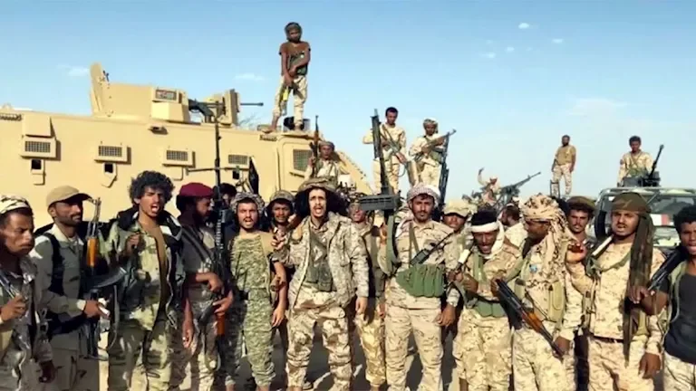 القوات الحكومية اليمنية تستهدف مواقع الحوثيين في ذو باب وتعز