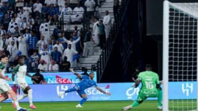 الهلال يتغلب على الأهلي بثلاثية ويعتلي صدارة الدوري السعودي