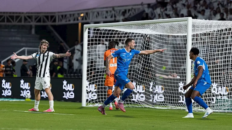 الهلال يتغلب على الشباب بثنائية ويواصل انتصاراته في دوري روشن 1 الهلال يتغلب على الشباب بثنائية ويواصل انتصاراته في دوري روشن
