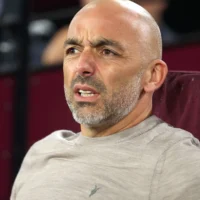 الهلال يزلزل أركان التعاون ويطيح بمدربه من منصبه
