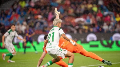 بالفيديو: نجم المغرب يسجل هدفًا رائعًا بعد خطأ فادح من حارس برشلونة في مباراة 6 ضد 6