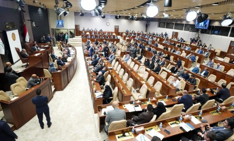 "تثبيت موظفي العقود دون قيد أو شرط"
