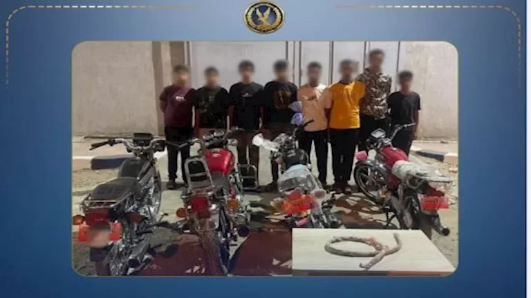 تحقيق في فيديو التعدي في بورسعيد: استخدام حبل لضرب المارة ودراجات نارية بلا لوحات