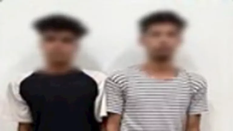 "تحقيقات تكشف ملابسات فيديو متداول داخل قطار أسيوط حول استخدام سيجارة تبغ أو مخدرات"