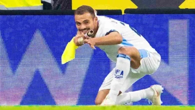 تفاصيل طرد لاعب إسرائيلي خلال مباراة النمسا بعد احتفال "إطلاق النار"