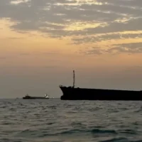 تقرير: تراجع عدد السفن العابرة لمضيق هرمز في بداية الأسبوع الحالي