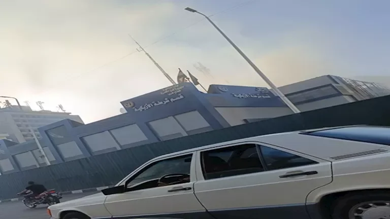 حريق بجوار قسم الأزبكية يسبب سحابة دخان كثيفة تغطي وسط العاصمة بغداد