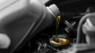خطوات أساسية لاختيار زيت المحرك المثالي لسيارتك قبل التغيير