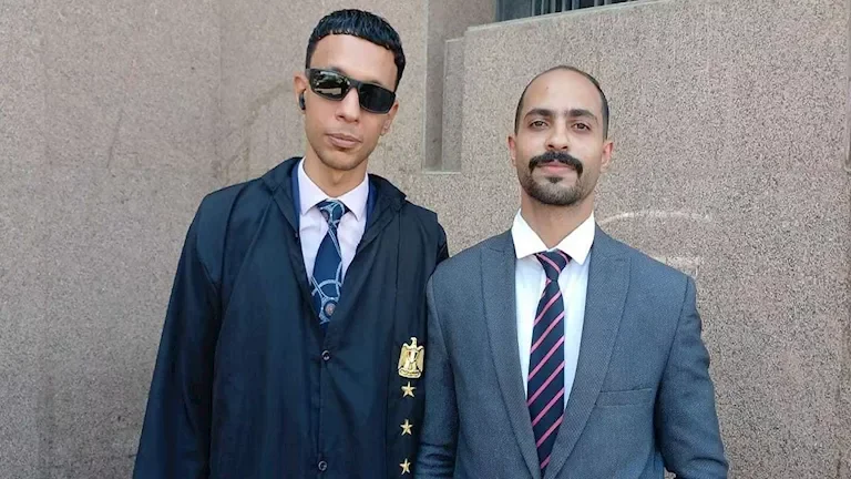 دفاع شريك "القاضي المزيف" يترافع أمام الجنح وسط غياب موكله الذي ظهر بصورة بوشاح القاضي