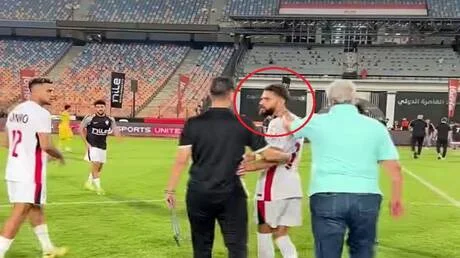 "رد فعل غير متوقع من لاعب الزمالك محمود بنتايك: 'لأني لست مصريا' (فيديو)"