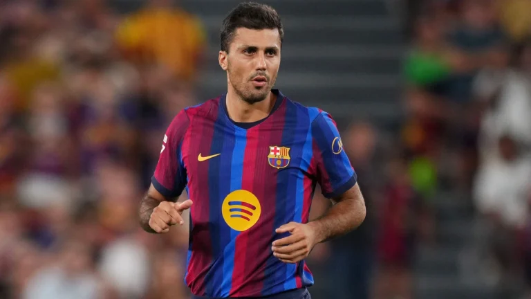 رودري يكشف: تواصلت مع مورينيو بعد اتخاذ قرار الانتقال إلى برشلونة