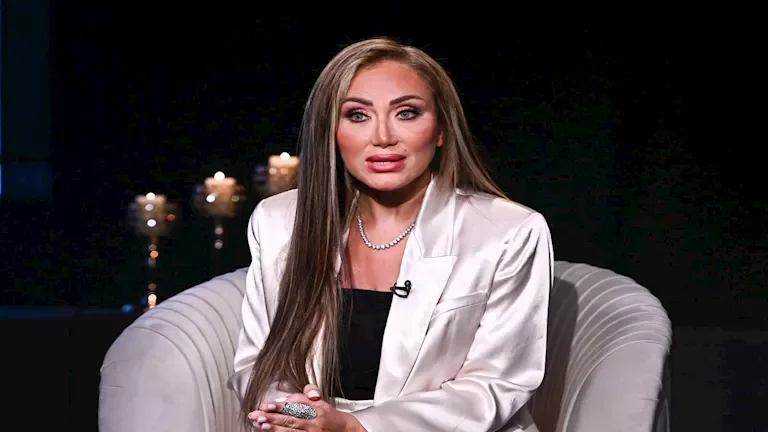 ريهام سعيد تنتقد غادة عبدالرازق: لا يجوز أن تكون صورتك خلف محمد رمضان