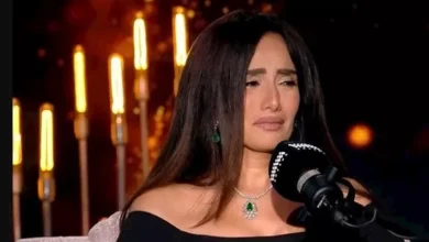 "زينة تنهار بالبكاء على رحيل شقيقها: 'سكينة دخلت قلبي'"