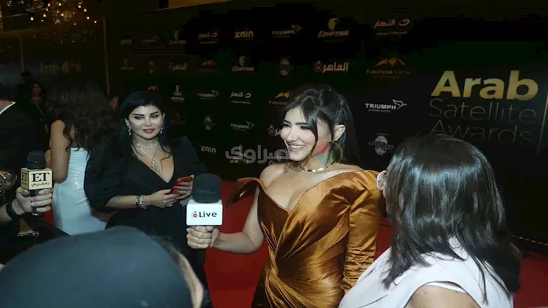 زينة ومي عمر: 20 صورة لخمسة نجمات فائزات بجوائز مهرجان الفضائيات العربية