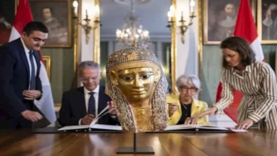 سويسرا تعيد قناعا جنائزيا عمره 2000 عام إلى مصر بعد تهريبه