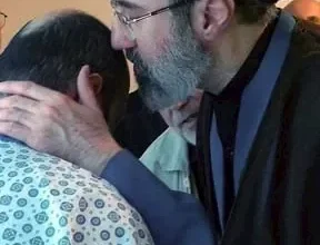 صور جديدة للمرشد مجتبي خامنئي تُنشر عبر الإعلام الإيراني
