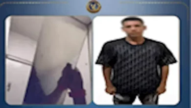 "ضبط راكب قطار مطروح بعد خلع مراية الحمام ورميها من الشباك"