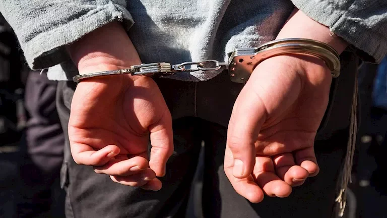 ضبط قائد دراجة نارية بلا لوحات في الشرقية يعرض حياته والمواطنين للخطر