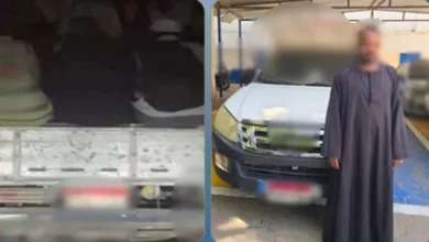 ضبط قائد سيارة ربع نقل في القاهرة بعد السماح لركاب بالجلوس أعلى الصندوق