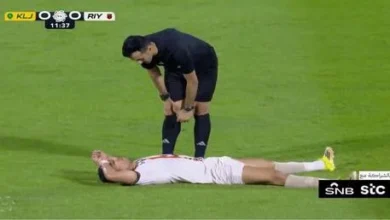 ضربة قوية لمنتخب مصر ونادي الرياض.. تريزيغيه يغادر مباراة الخليج في حالة بكاء (فيديو)
