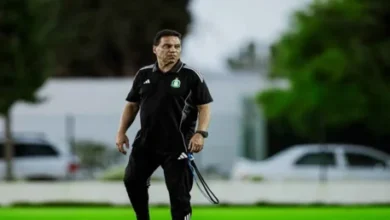 طالبة باستنساخ "أداء فليك" مع برشلونة.. ردود حسام البدري على مشجع أهلي طرابلس
