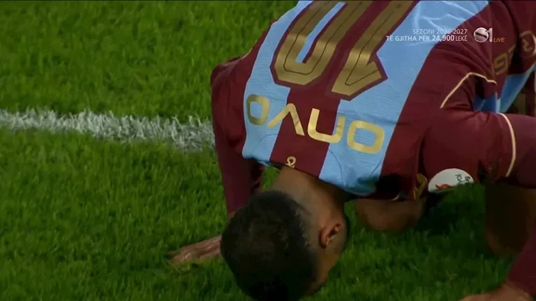 طرابزون سبور يتقدم على جالاتا سراي 1-0 وصلاح يهدر فرصة التعزيز 1 طرابزون سبور يتقدم على جالاتا سراي 1-0 وصلاح يهدر فرصة التعزيز