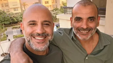 عزيز الشافعي ينشر صورة مع أيمن بهجت قمر بعد القبض على ملحن شهير