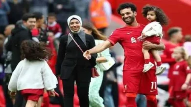 محمد صلاح يستقبل أول ابن ذكر وشقيقته تكشف عن اسمه