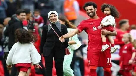 محمد صلاح يستقبل أول ابن ذكر وشقيقته تكشف عن اسمه
