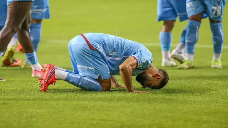 محمد صلاح ينافس على صدارة هدافي الدوري التركي رغم خسارة طرابزون