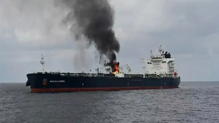مسؤولون أمريكيون يؤكدون استهداف عدة أهداف إيرانية منها ناقلة نفط بجزيرة خرج 1 مسؤولون أمريكيون يؤكدون استهداف عدة أهداف إيرانية منها ناقلة نفط بجزيرة خرج