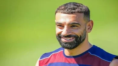 مشجع يفاجئ محمد صلاح قبل مباراة كونيا سبور (فيديو)