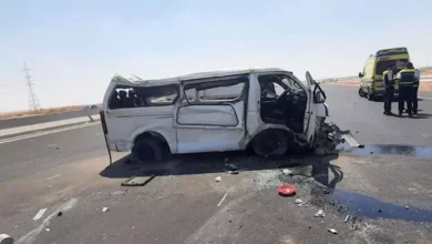 مصرع 4 وإصابة 15 في انقلاب ميكروباص على الطريق الأوسطي