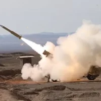 مقتل 6 أشخاص في استهداف مستودع للسكك الحديدية في كييف