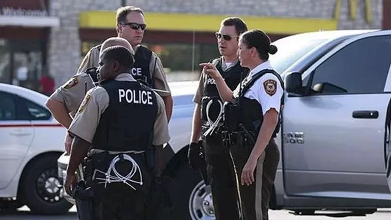 مقتل شخص وإصابة 6 في حادث إطلاق نار بمينيابوليس الأمريكية 2 d985d982d8aad984 d8b4d8aed8b5 d988d8a5d8b5d8a7d8a8d8a9 6 d981d98a d8add8a7d8afd8ab d8a5d8b7d984d8a7d982 d986d8a7d8b1 d8a8d985d98ad986 1