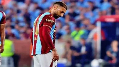 من هو لاعب ليفربول الذي يستمر في التواصل مع محمد صلاح بعد انتقاله إلى الدوري التركي؟ (فيديو)