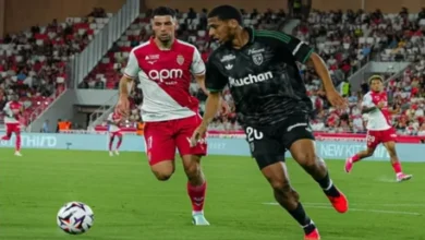 موناكو يتفوق على لانس ويعتلي صدارة الدوري الفرنسي