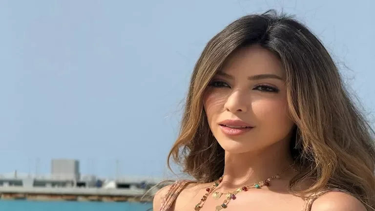 ميرنا جميل تتألق بإطلالة مميزة.. اكتشفي تفاصيل تنسيقها!
