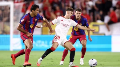 نجم برشلونة يغادر مباراة إشبيلية متأثراً بالبكاء