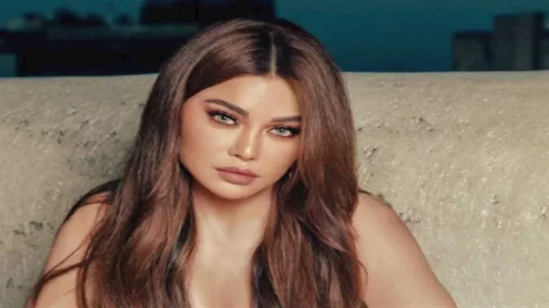 هيفاء وهبي تتألق بإطلالة مميزة في أسبوع الموضة بميلانو