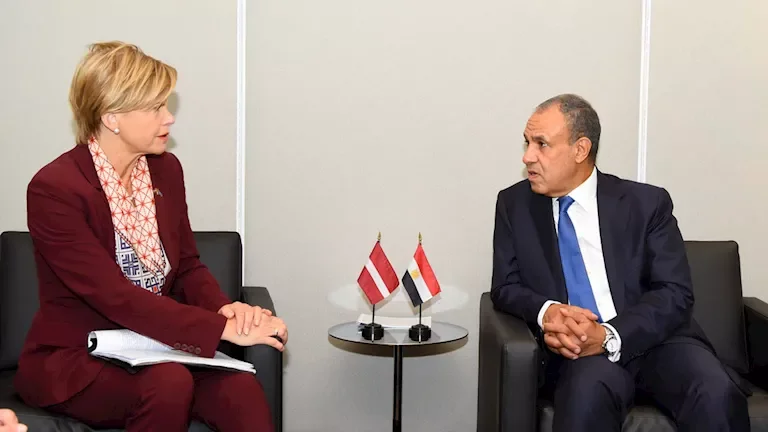وزير الخارجية يؤكد تعزيز التعاون الاقتصادي بين العراق ولاتفيا