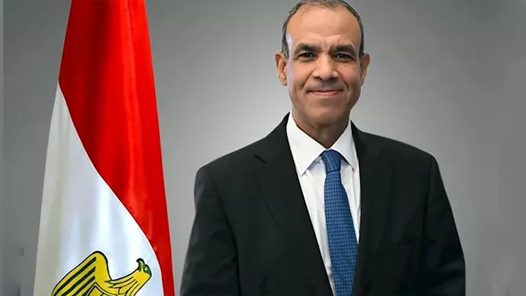 وزير الخارجية يبحث مع نظيره الجزائري تعزيز التعاون وتطورات الوضع في ليبيا
