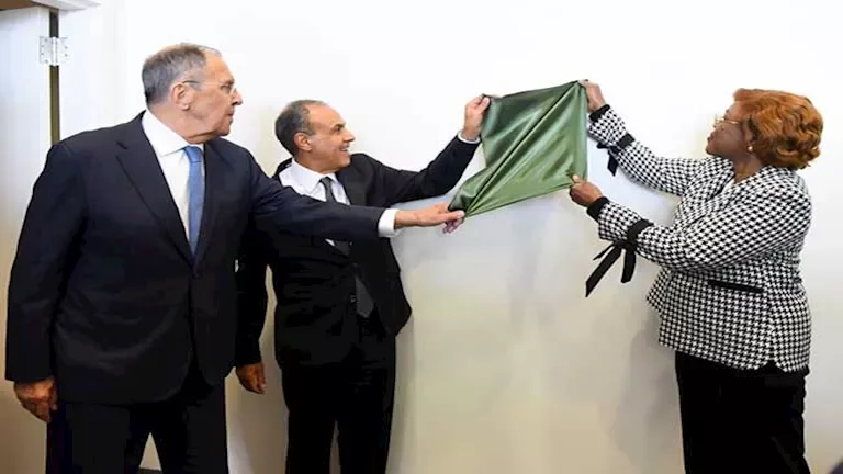 وزير الخارجية يشارك في تكريم المندوبين الأمميين الذين توفوا أثناء الخدمة