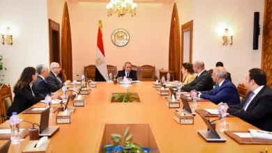 وزير الخارجية يناقش تطوير مسارات الهجرة النظامية ومكافحة الاتجار بالبشر