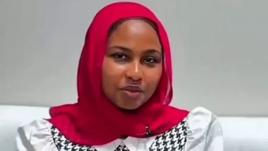 وزير الخارجية يهنئ الطالبة السودانية الأولى عالميًا في الثانوية بمصر