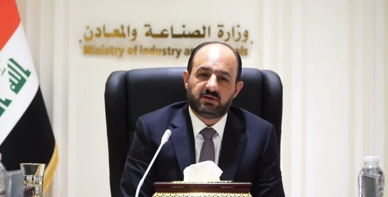 وزير الصناعة يأمر بالتحقيق في حادث تسرب غاز الأمونيا بالبصرة