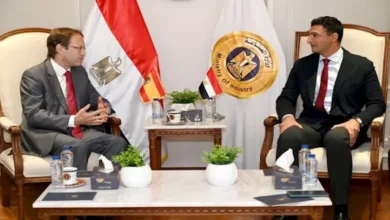 وزير الصناعة يسعى لاستقطاب شركات إسبانية جديدة في قطاع صناعة السيارات بمصر