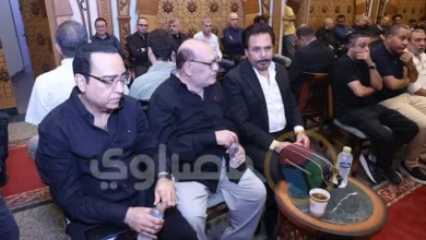 ياسر جلال وريهام حجاج يشاركون في عزاء زوجة الكاتب أيمن سلامة